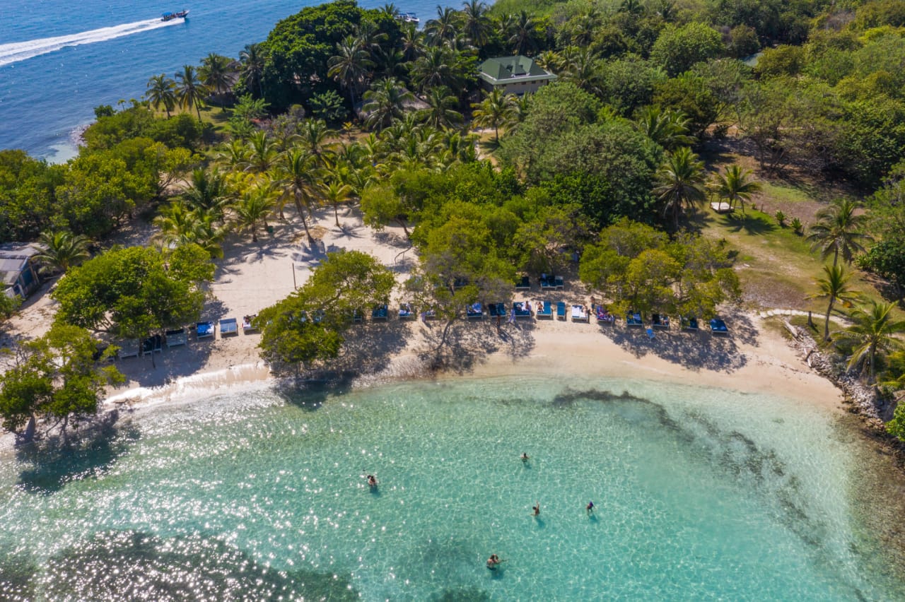 Rosario Islands Cartagena beach with turquoise water and palm trees